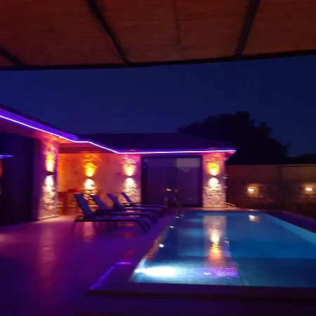 Villa Velsem فيلة *